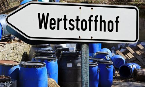 Hinweisschild "Wertstoffhof"