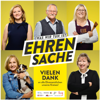 Schriftzug "Was wir tun ist Ehrensache" - Ein Plakat mit fünf ehrenamtlichen Helfern aus dem Kreis Viersen
