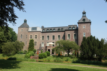 Schloss Neersen im Sonnenschein